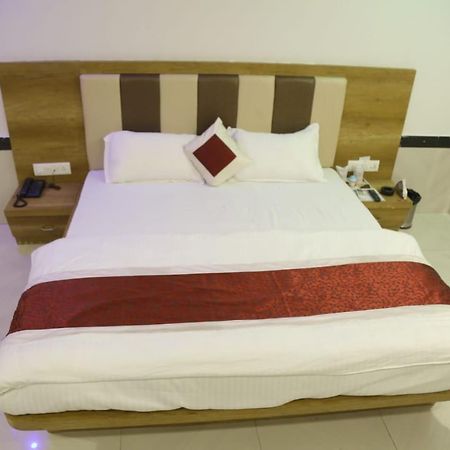 Amber Hotel Barmer Exterior foto