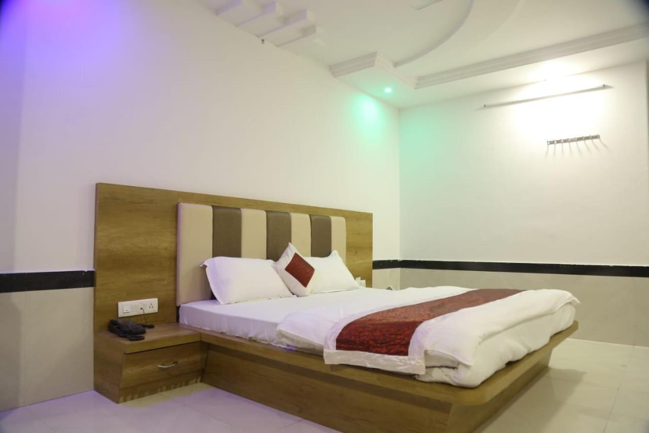 Amber Hotel Barmer Exterior foto